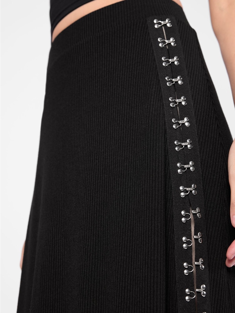 Mary Wyatt Beatriz Black Maxi Skirt with High Side Slit with Fasteners - Picture 4 of 6